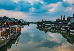 讲述着苏堤春晓的典故